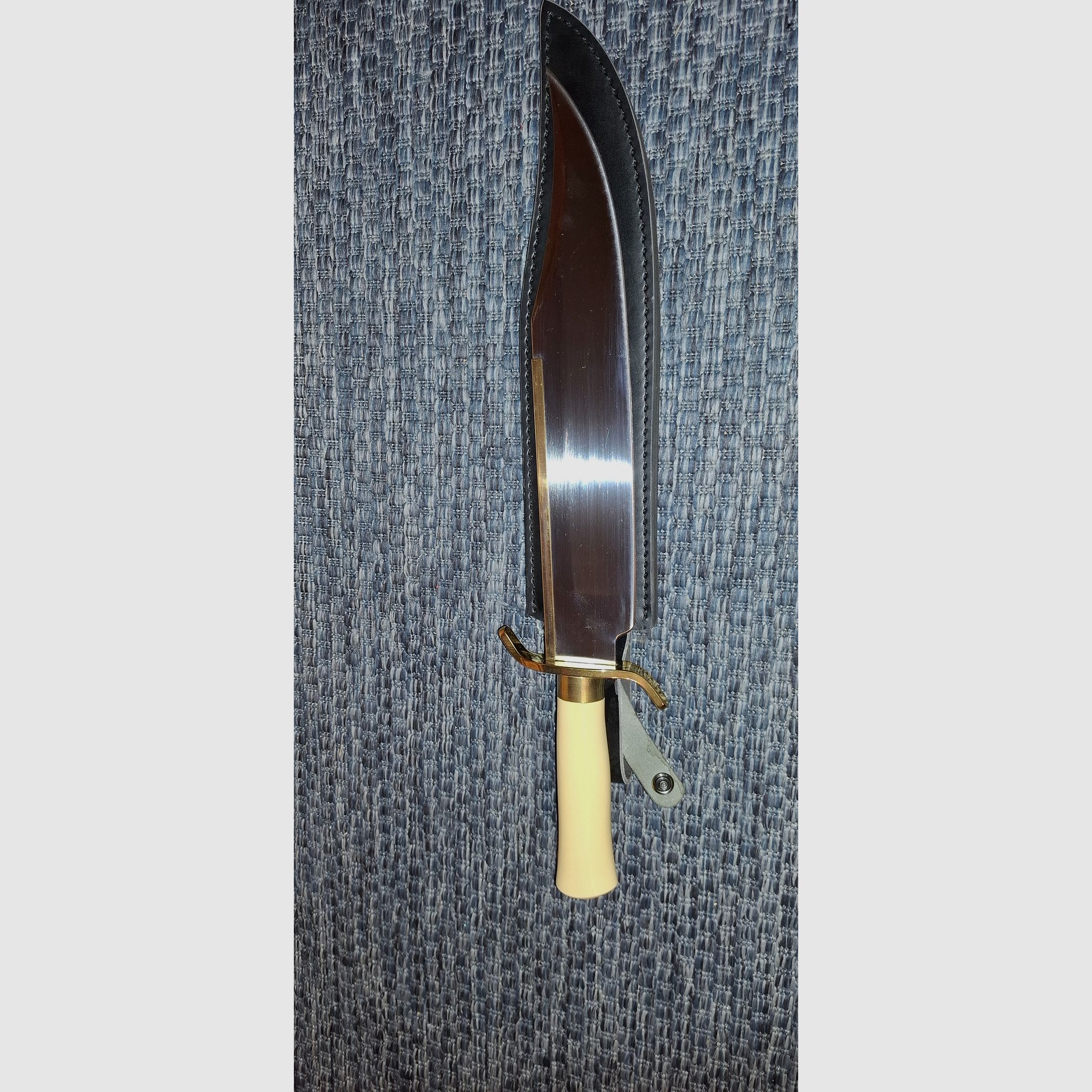 Selling Bowie knives XXL from a collection.