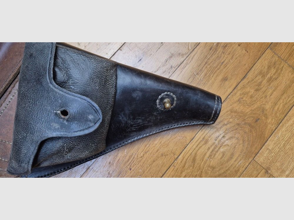 Beau revolver réglementaire modèle 1892 – Courant mais mythique – Apogée du revolver réglementaire Made in France – Calibre 8mm92 – Mono-matricule – Arme de 1894 – Belle mécanique – Très beau canon – Bel étui réglementaire en sus – TBE-, image 28 sur 32