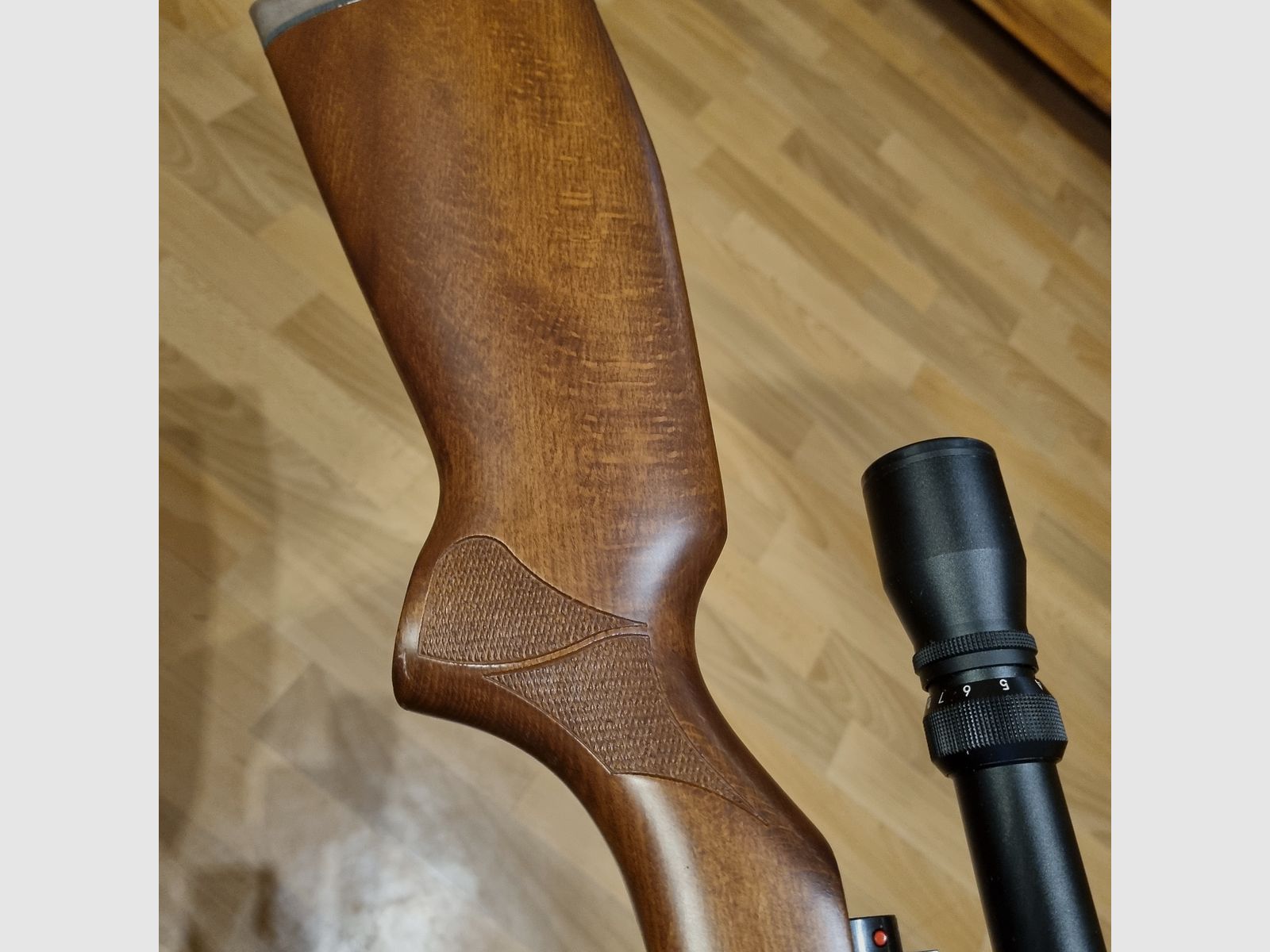 Incenso HW 57, con ottica Röhm 3-9x40, calcio in legno di faggio
