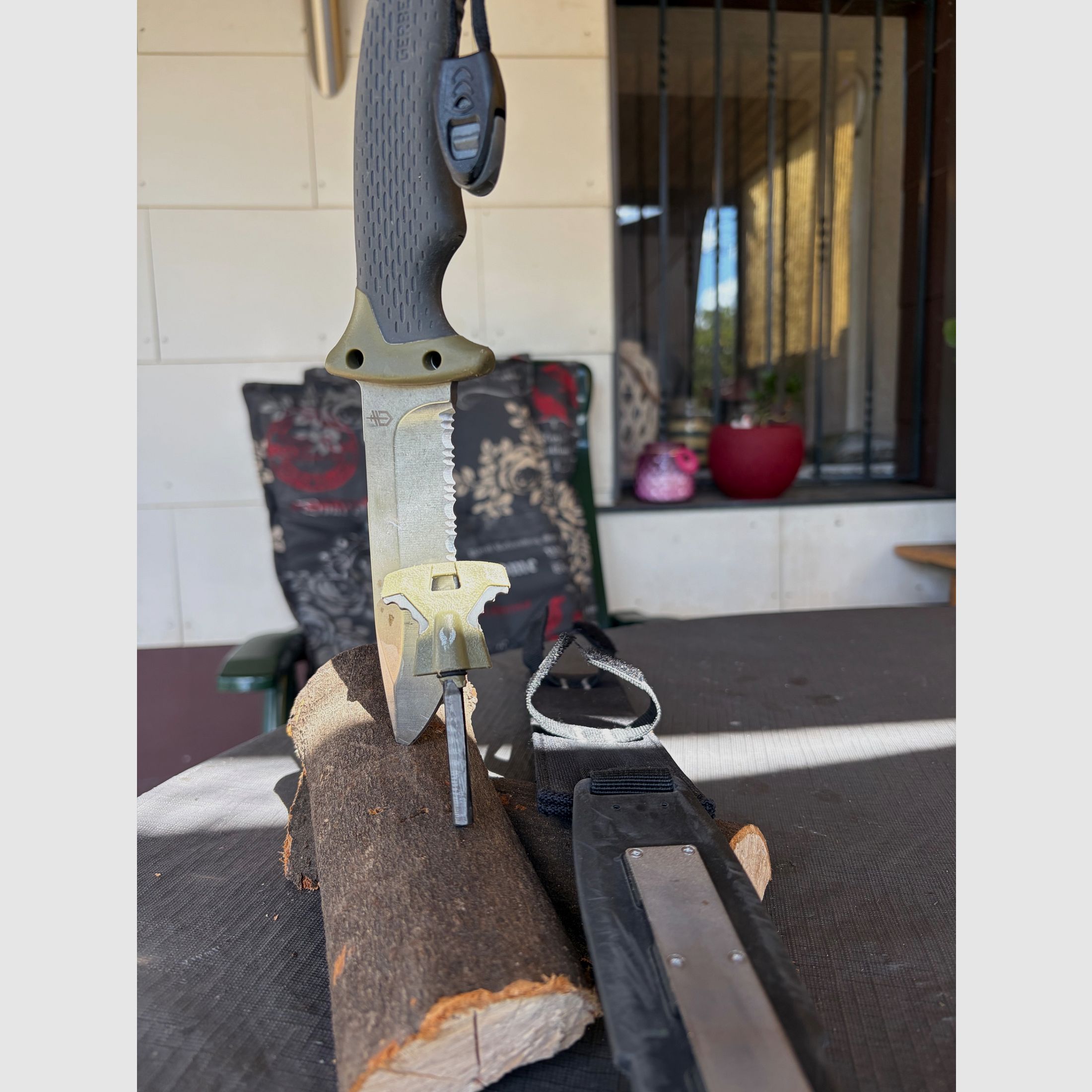 Gerber Survival Messer mit Feuer und Schleifstein, Bild 3 von 3