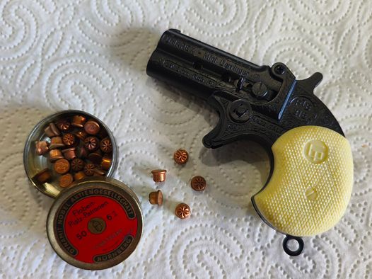 Derringer 6mmK, mit alten Platzpatronen 