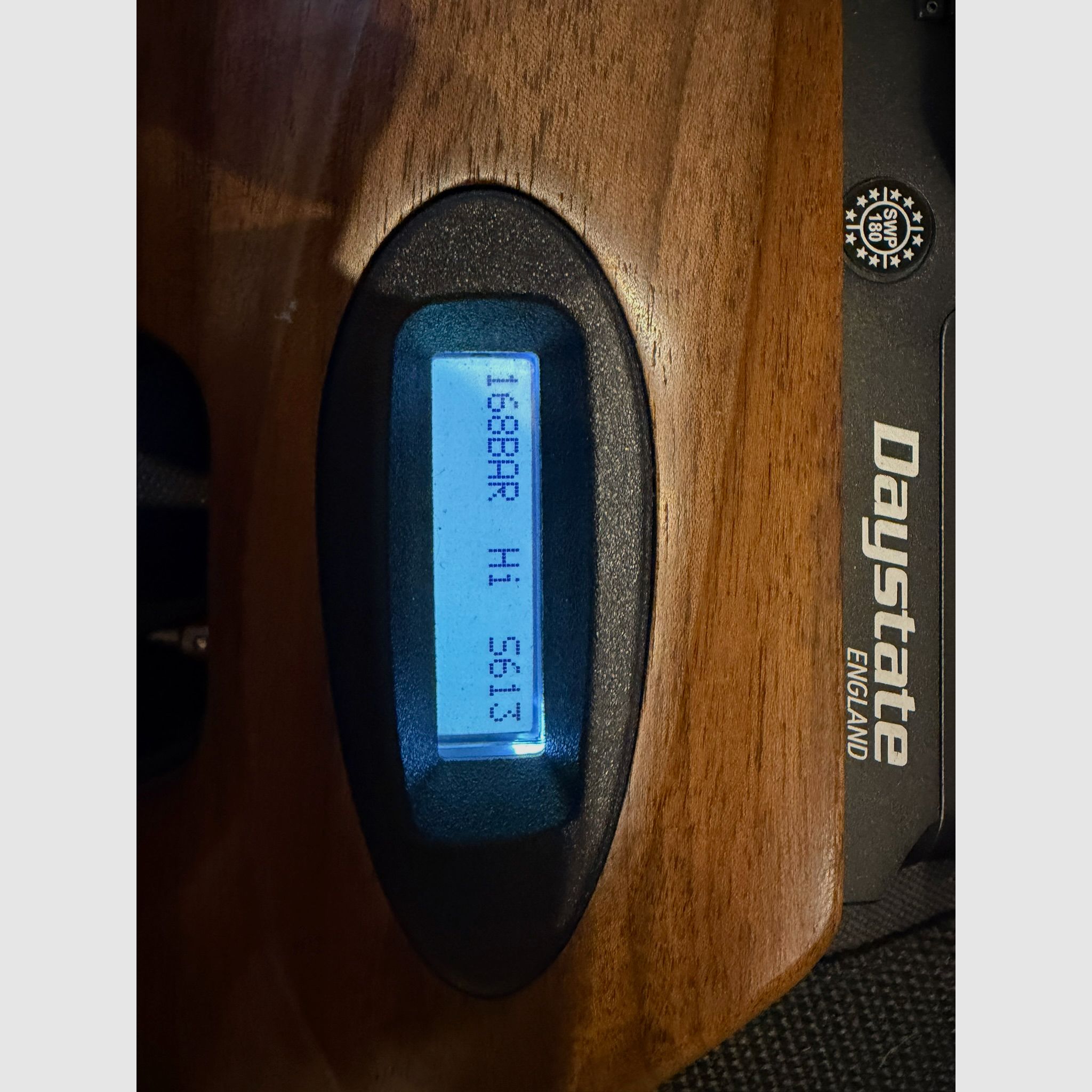 Daystate Red Wolf 4,5, Hawke Airmax 30 WA scope 4-16x50 SF, image 4 sur 12