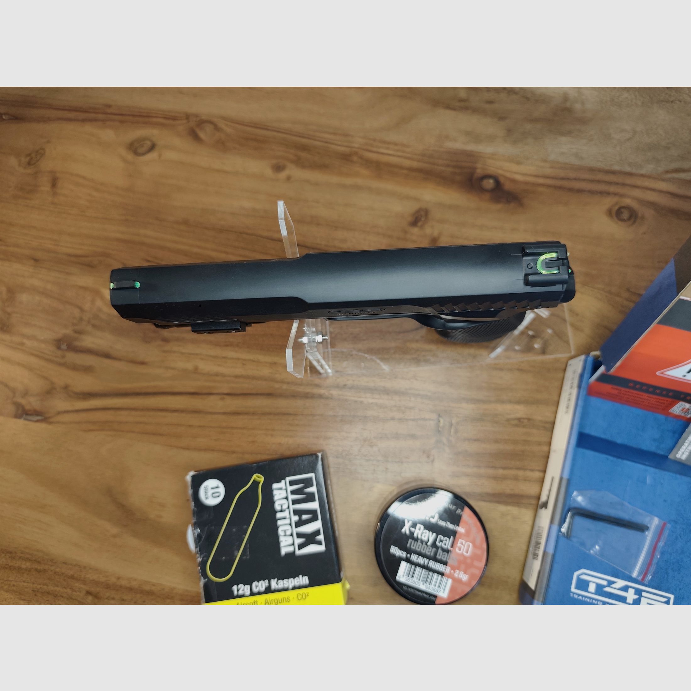 UMAREX TP 50 Gen 2 T4E + Red Dot + Pallini di gomma + 10 capsule di gas in condizioni pari al nuovo!