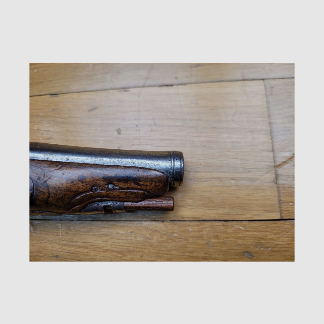 Sehr schöner Steinschloss-Pistole „Chien de mer“ – Waffe von Four à Tulle – Lauf von Desaga – Für die Kämpfe der Kapitäne der Handelsmarine – Ca. 1780 – TBE+, Bild 9 von 21