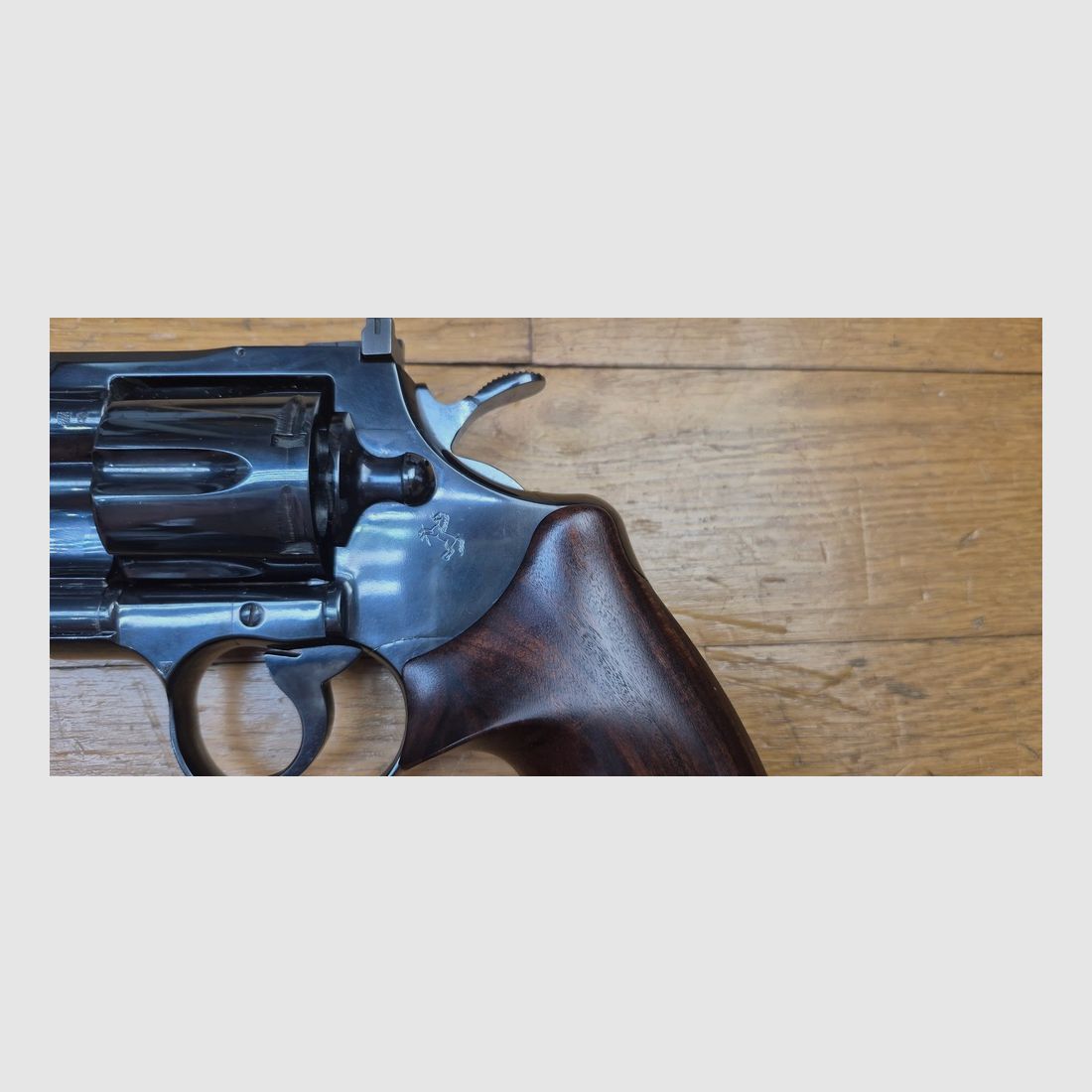 Splendide Colt Python 357 Magnum – Canon 6 pouces – Arme de début 1968 (!) en finitions de pointe – Arme d&rsquo;occasion en état plus excellent pour son âge – Pièce Premium à tous points de vues – TBE++, image 4 sur 28