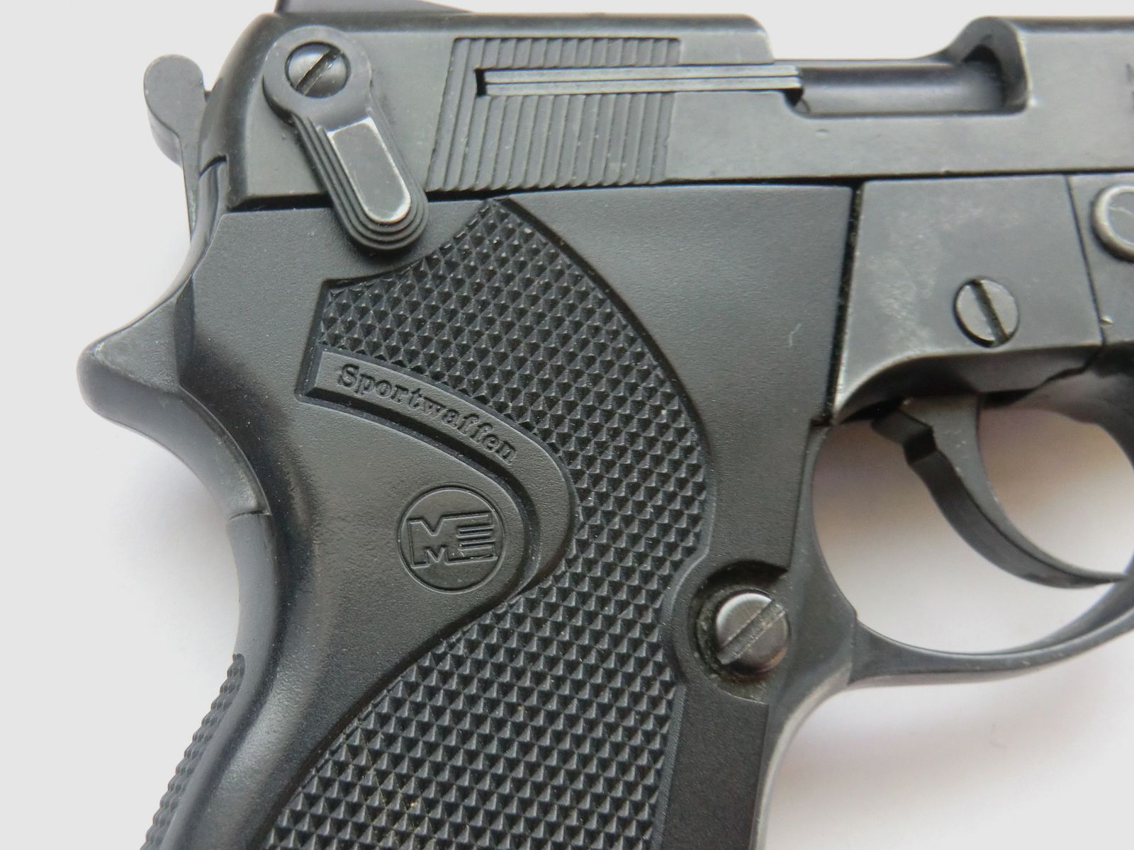 ME 69 Mod. Springfield  9mm K.   PTB: 679  Beschuss: AA  8-Schuss Magazin