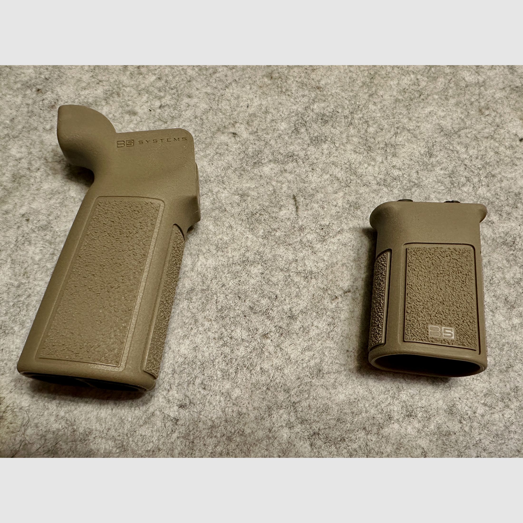B5 Systems Type 23 P Griff in FDE + verticale MLOK voorgriff