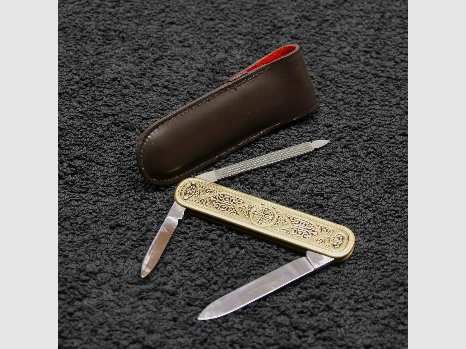 Nóż składany Justus Bierhoff Solingen 3-częściowy ornamentowany z logo Bayera z etui ochronnym vintage