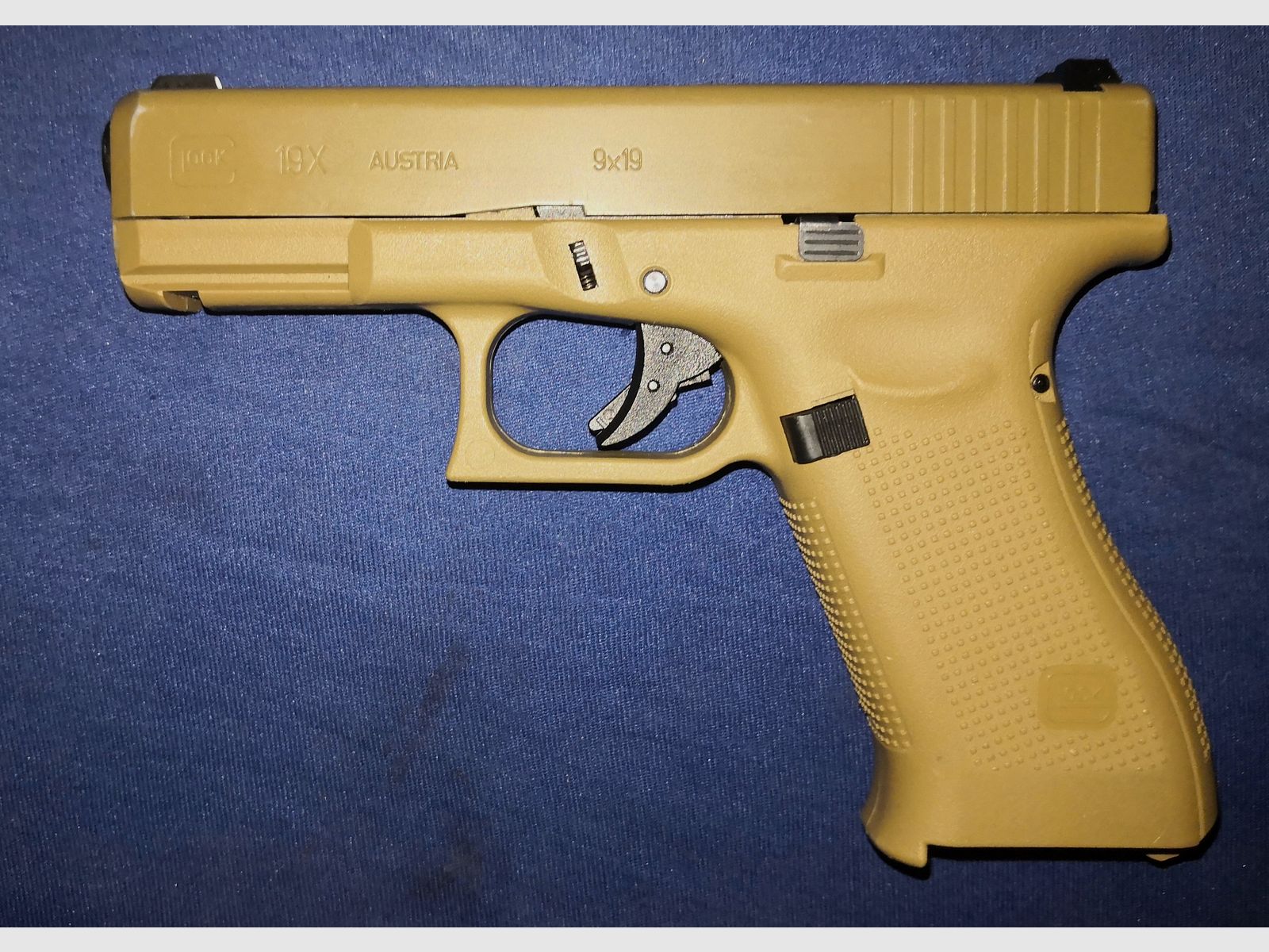Glock 19X Airsoft with metal slide GBB 6mm BB Coyote Tan softair gas version with 2 magazines