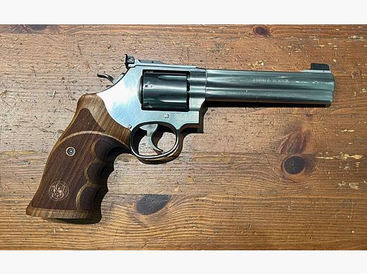 Smith & Wesson 686 Campeón de Tiro Deluxe