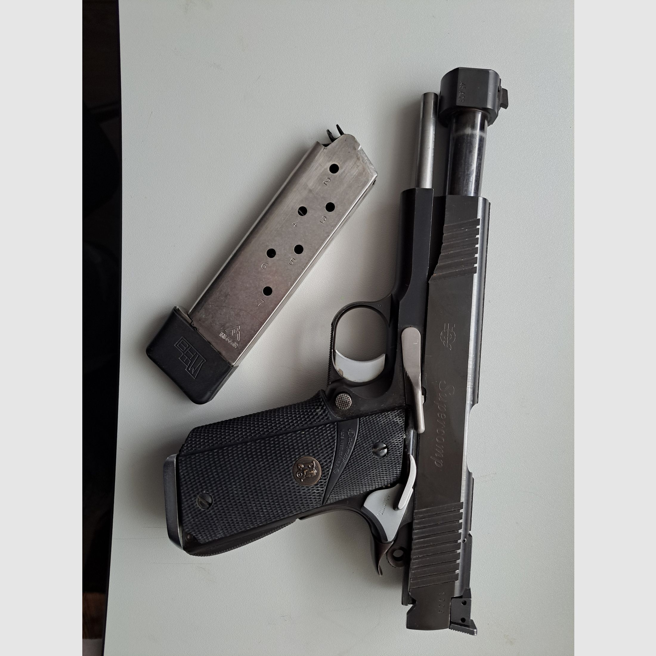 Pistolet Colt SuperComp modifié Cal. .45 ACP customisé par PeterStahl en excellent état + divers accessoires complets, image 1 sur 5