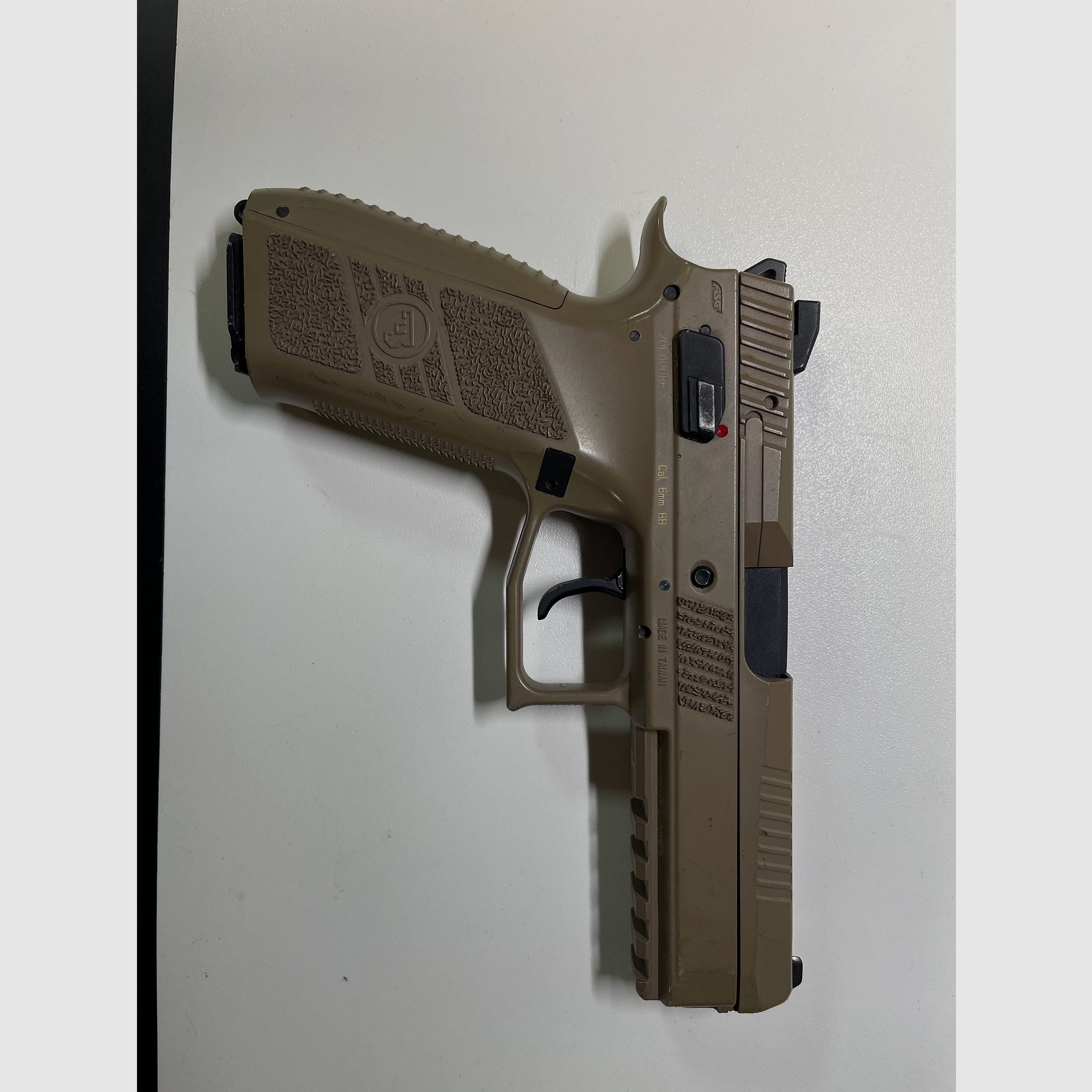 CZ P-09 Duty deslizamiento de metal CO2 usado Fabricado en República Checa