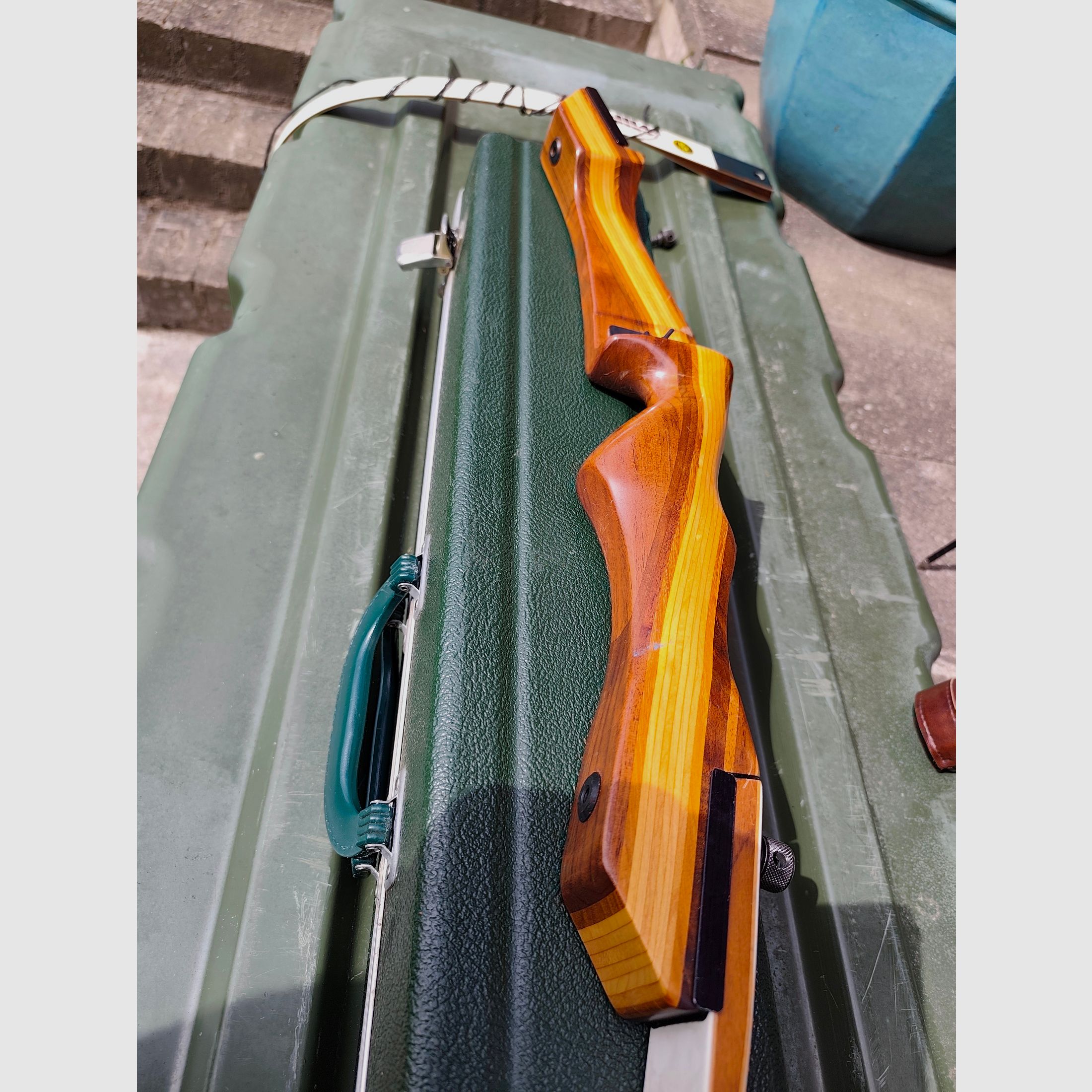 Samick recurve bow 68" / 28 lbs with extensive accessories and competition history