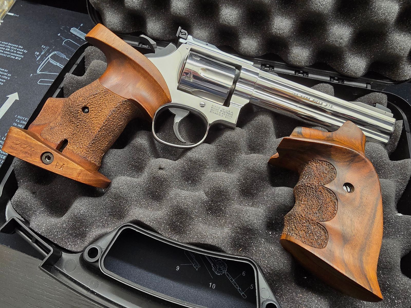 Smith und Wesson 6Zoll KK-Sportrevolver 617-1