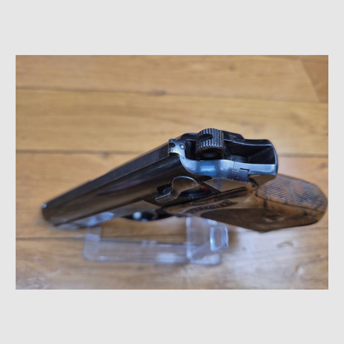 Sehr schöner Walther PPK Pistol – Herstellung Walther Zella-Mehlis Mitte / Ende 1936 – Kal. 7,65 – Sehr schöne Brünierung – Riemenring – Kleiner Zivilist, der zur Polizei übergeben wurde! – Spiegel-Lauf – TBE+, Bild 11 von 19