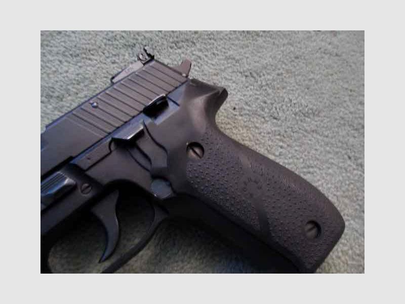 Pistole SIG SAUER Mod. P226 S, 9mm Para u. WL-Lauf 4mm