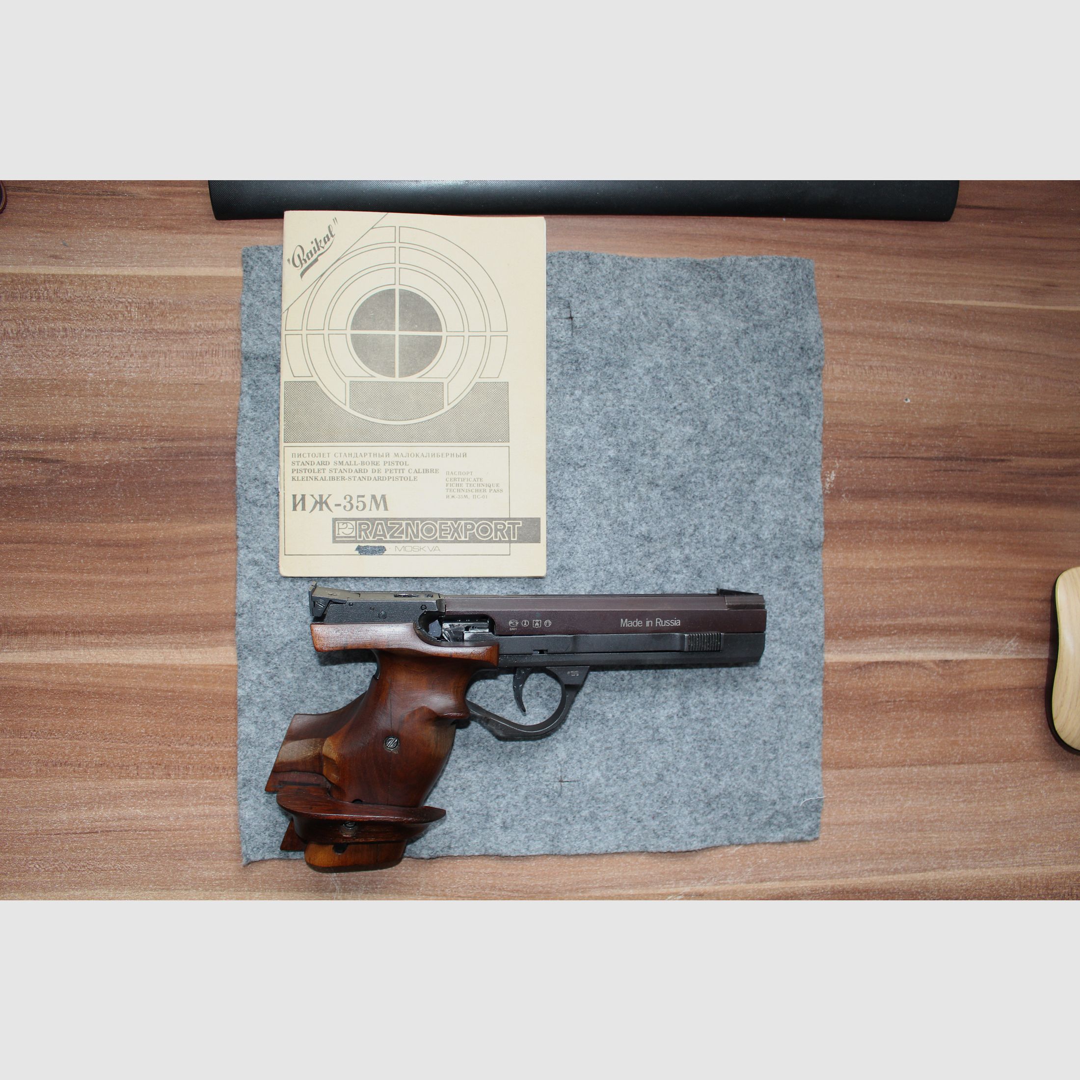 CZ P-09 Kaliber 22 lfb te koop en een sportpistool IZH-35M, als cadeau erbij!