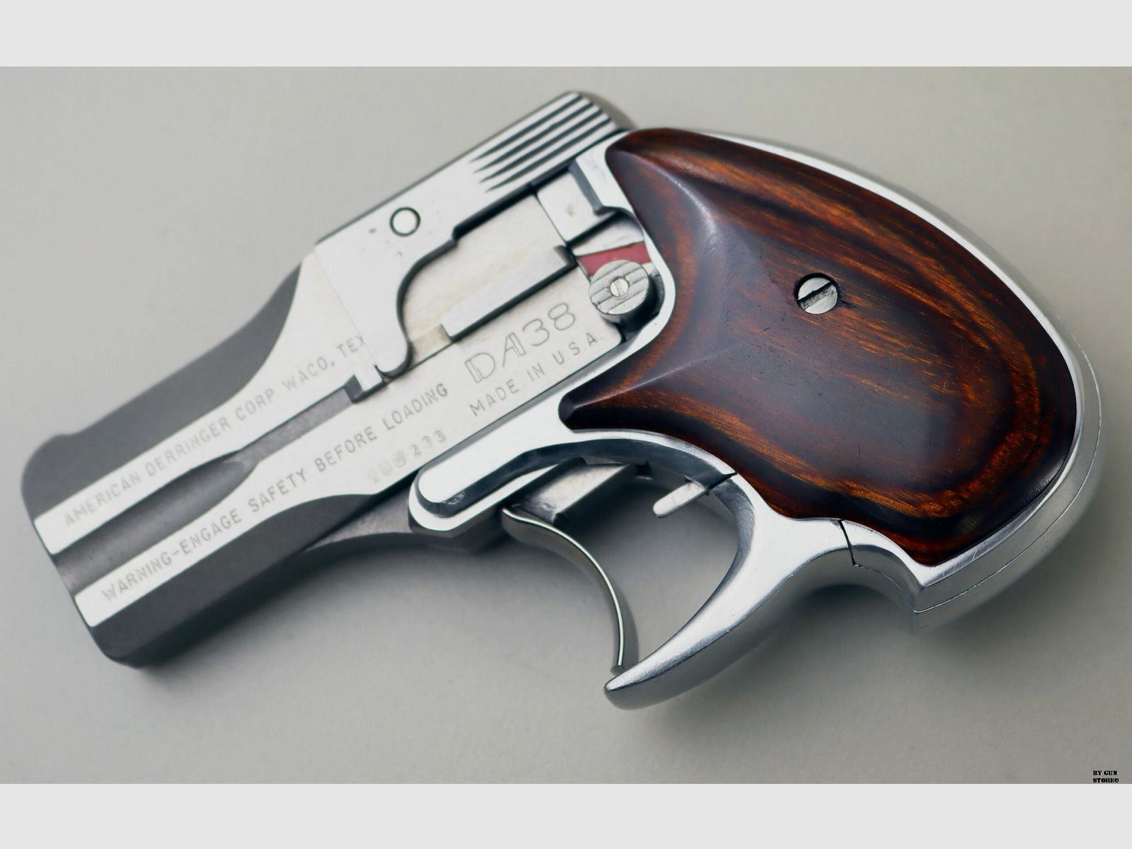Pistool American Derringer Corp. mod. DA38 kal. 22lr matr. 82537, afbeelding 2 van 9