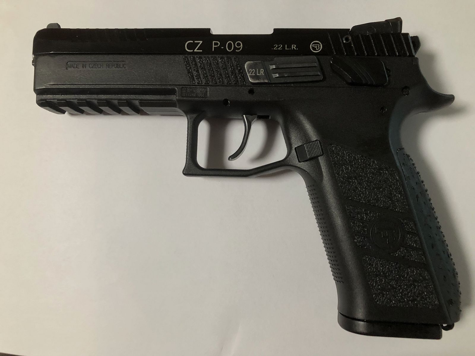 CZ P-09 Kaliber 22 lfb te koop en een sportpistool IZH-35M, als cadeau erbij!