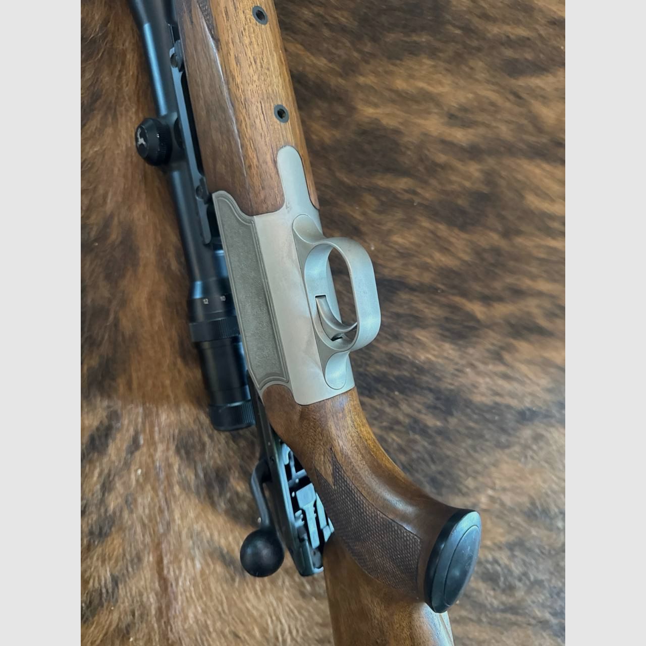 Blaser R93 Geradezugrepetierer Kaliber .30-06 mit Original Blaser Sattelmontage und Zieloptik Frankonia 3–12×56, Absehen 4