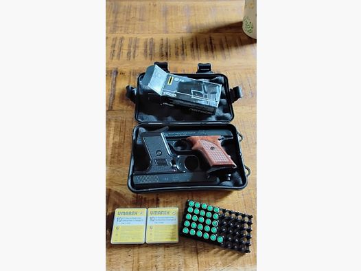 Zwei 8mm Pistolen mit Abschussbecher 