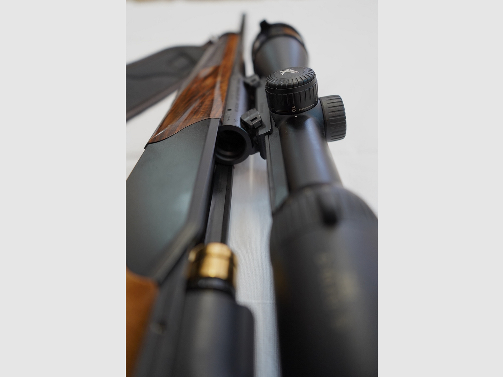 R8 successo pelle, legno, pelle, mirino Svarovski, grilletto Atzl