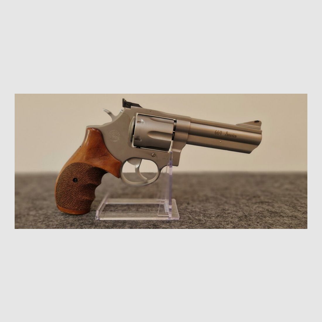 Taurus	 Revolver 669 Service - .357 Mag.