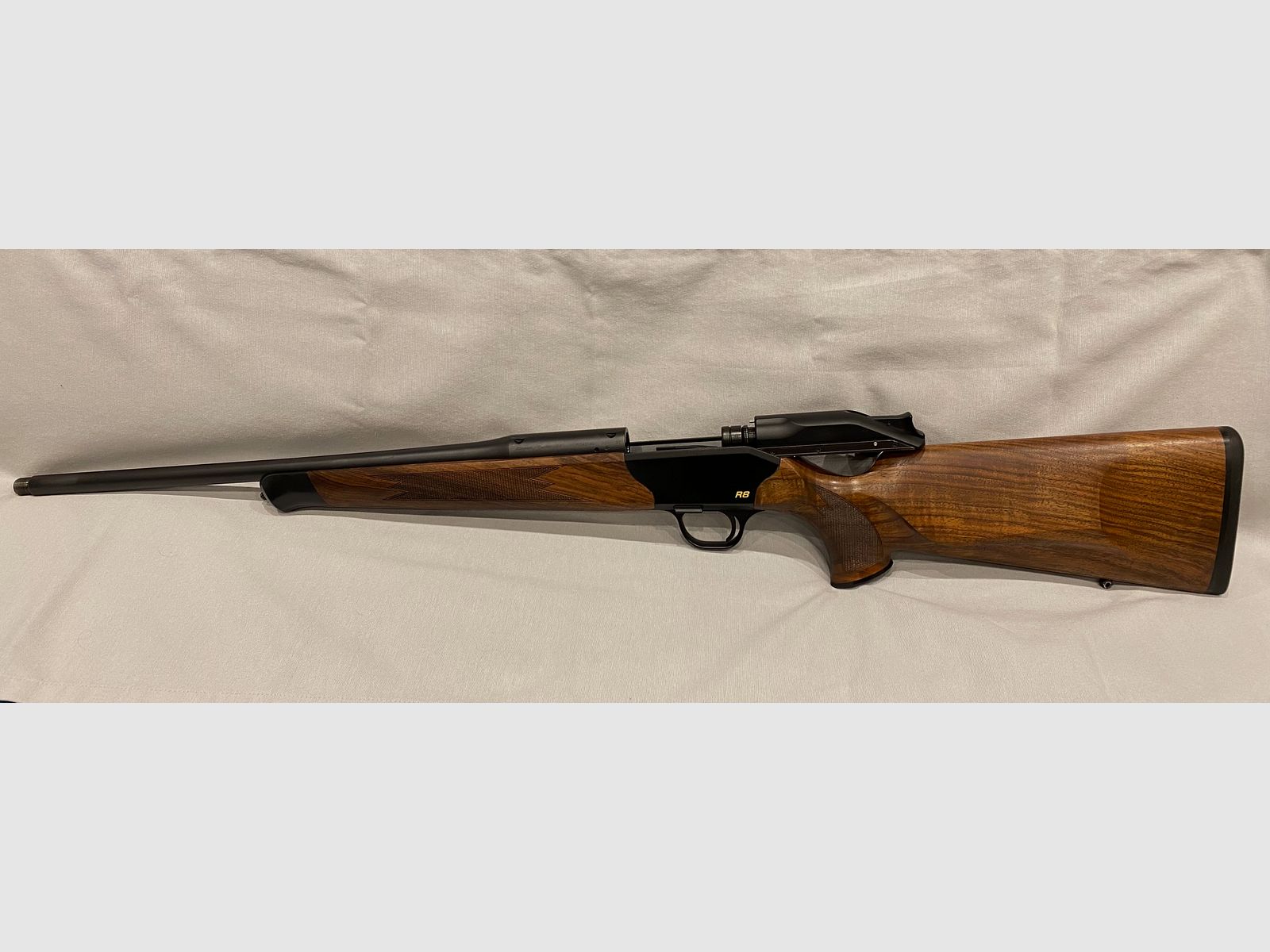 Blaser R8 Holz Standard mit Swarovski Sattelmontage 