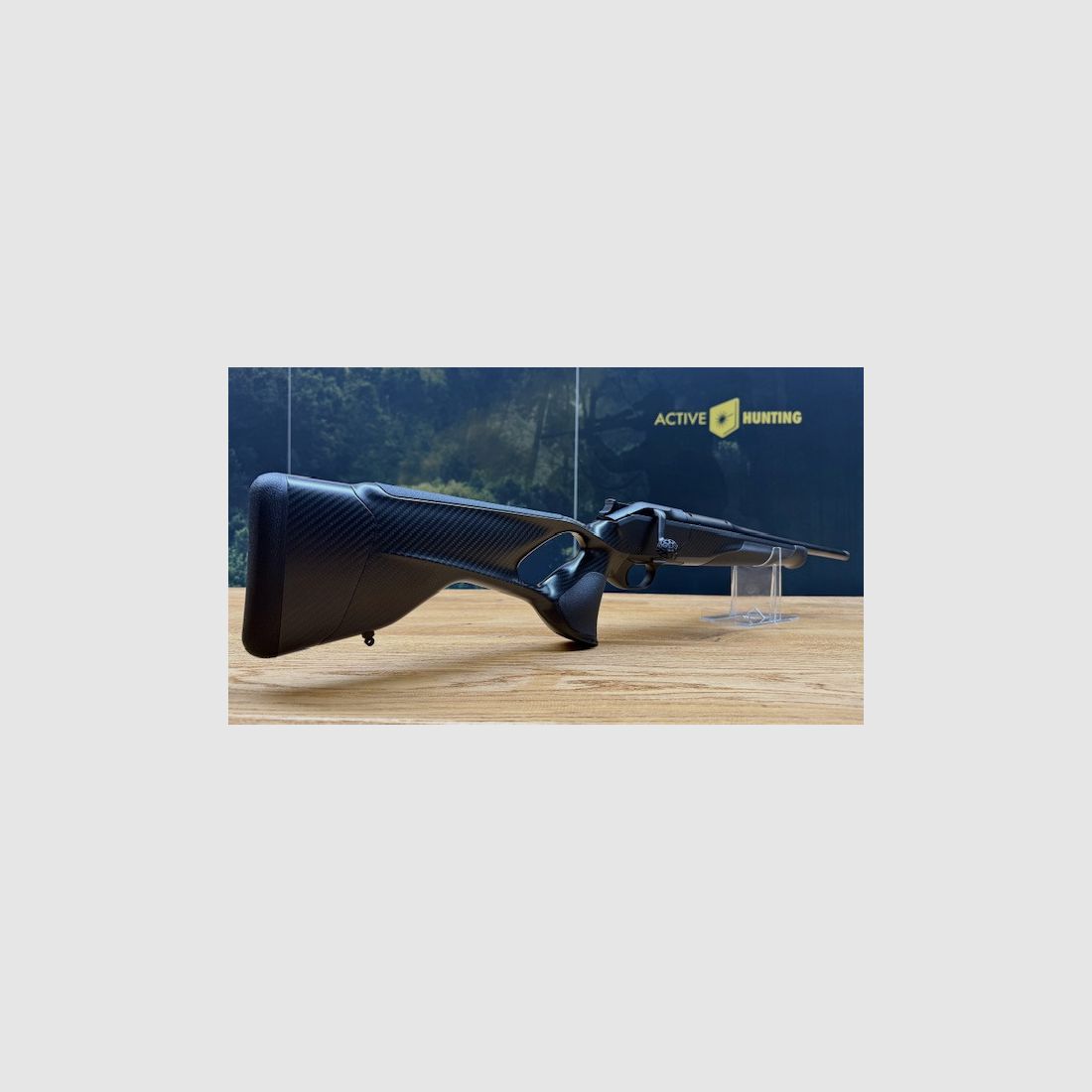 Blaser R8 Carbon / Elastomer / Atzl-Abzug / gekürzter Lauf / Mündungsgewinde / Logo schwarz glänzend / Vorderschaftabschluss carboniert