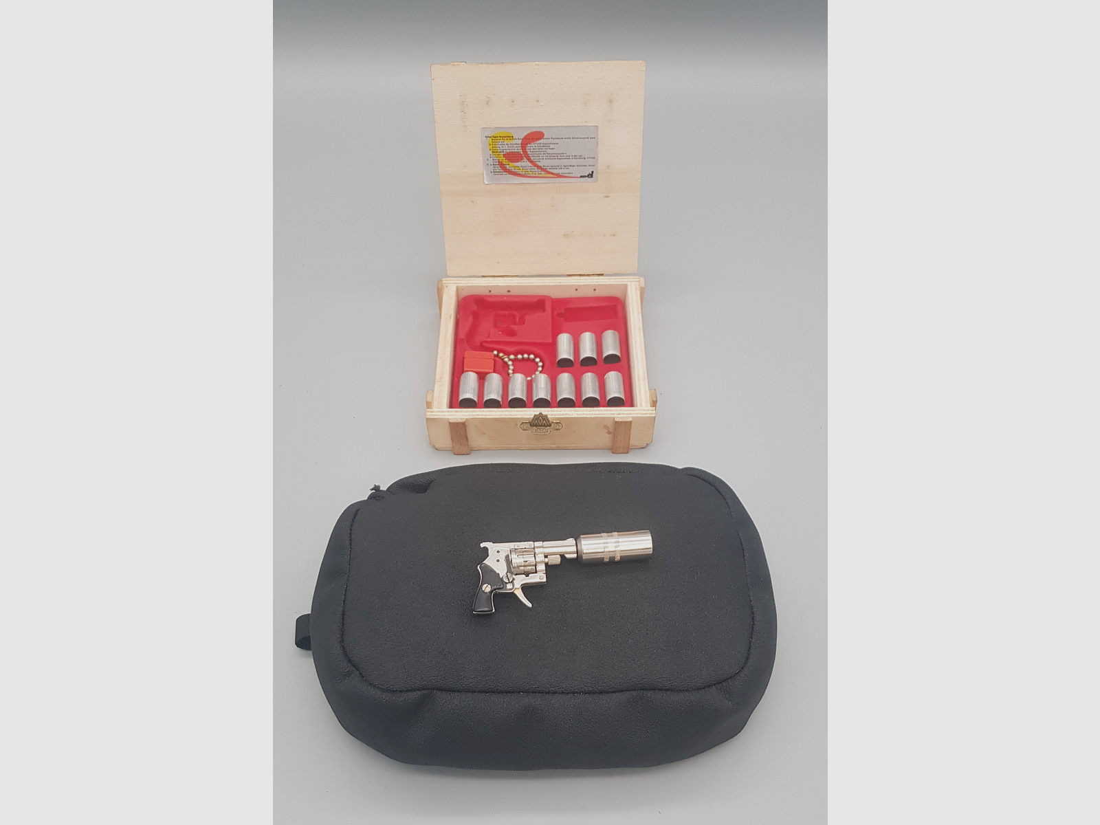 Mini kleinste Automatik  Xythos Pistole Knallkapseln  2 mm  Pinfire  Stiftfeuer PTB 82