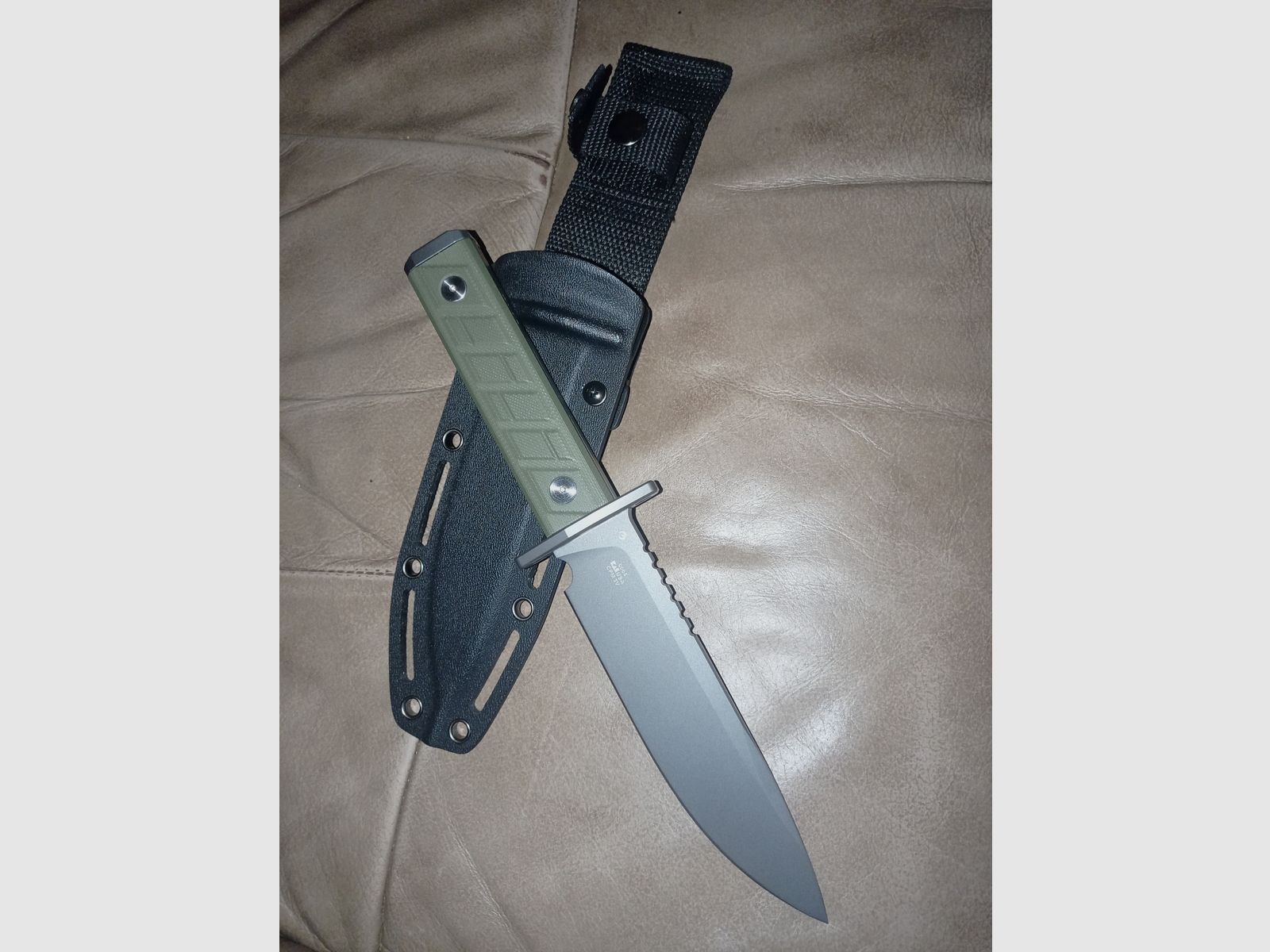 ZERO TOLERANTIE   ,, USA Jachtmes - Overleven