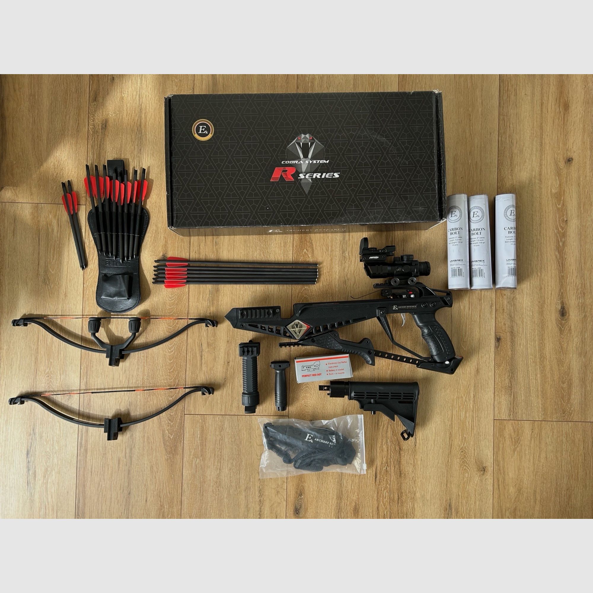 EK Archery Cobra R9 Deluxe 90 lbs + 130lb Wurfarme & viel Zubehör