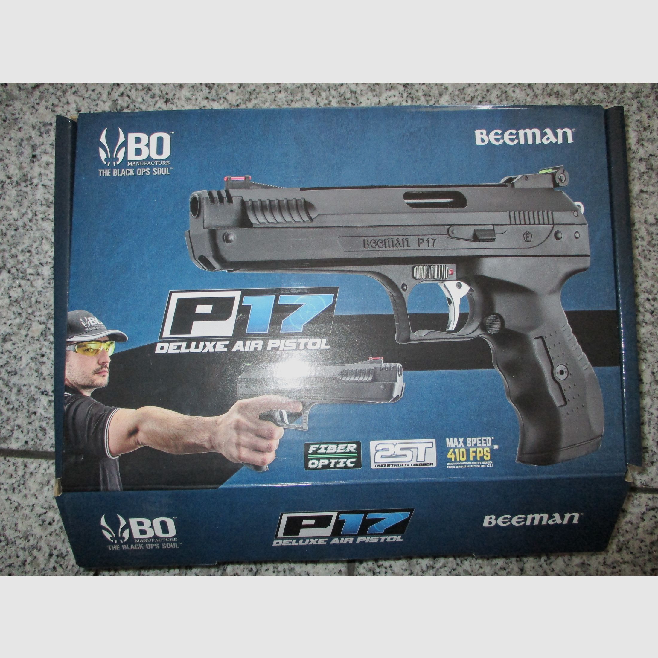 Beeman P17 luchtpistool 4,5 mm nieuw, ongeveer 6 maanden als decoratie aan de muur gehangen met houten plank