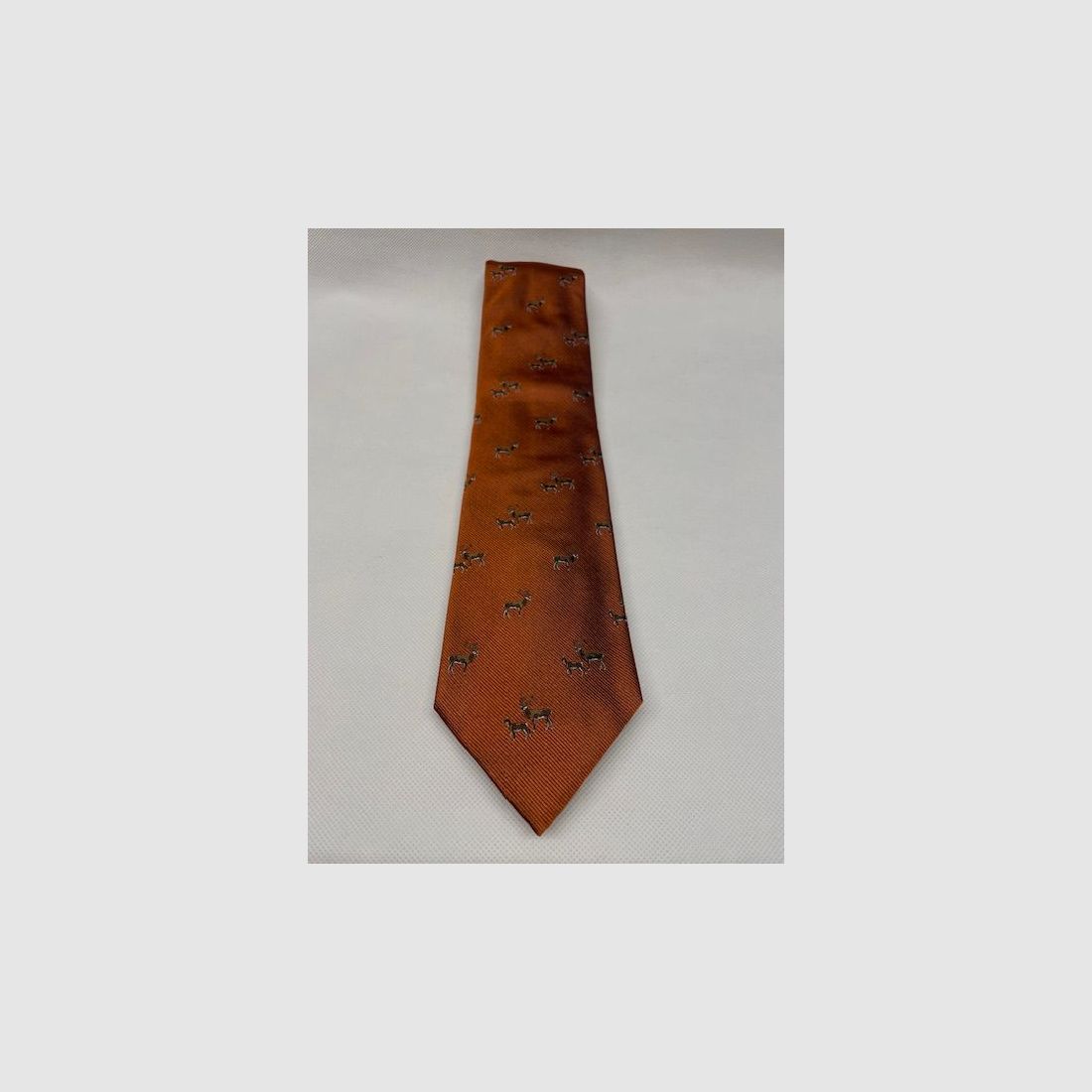 Silk tie in orange with deer