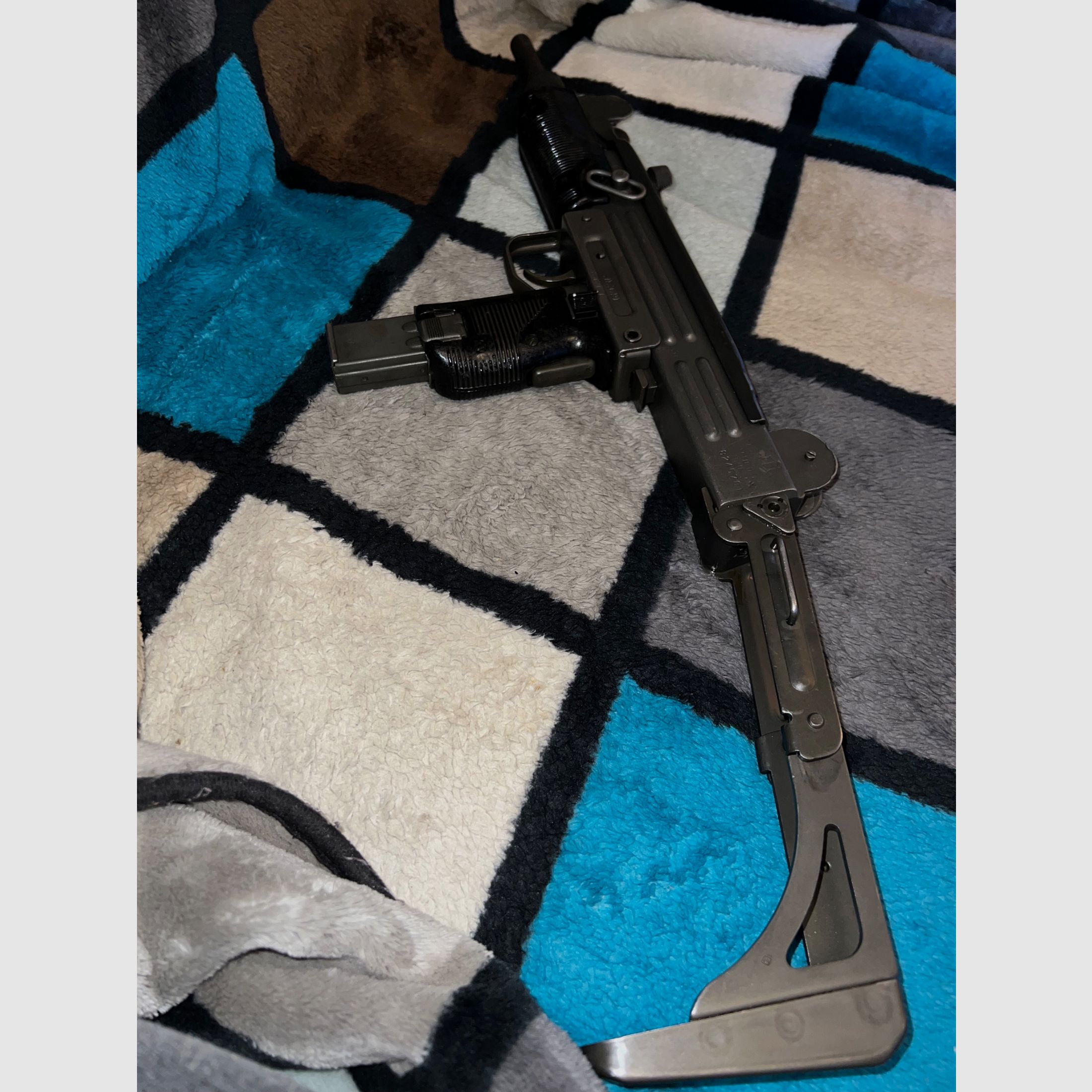 Original IMI Uzi submachine gun – EU deactivated firearm (AT 2022) – Rare Israeli military version with Hebrew stamps & intact folding stock