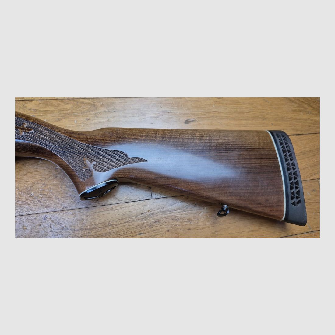 Sehr schönes Remington Pumpgewehr – Mod 870 Wingmaster – Glatter Lauf von 51 cm – Kaliber 12/70 – Kapazität 4+1 (!) erweiterbar – „Luxus“-Fertigungen – Zuverlässige, einfache und legendäre Waffe – Ausgezeichneter Zustand – TBE+/TBE++, Bild 34 von 45