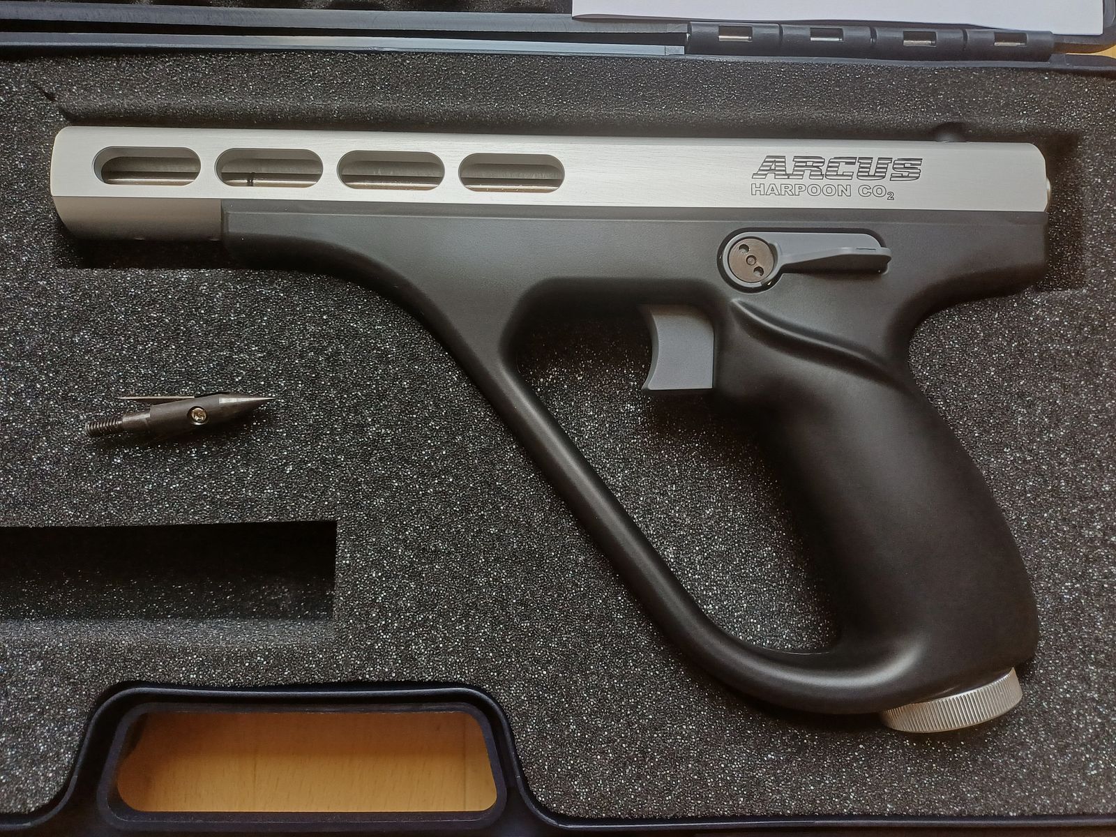 Arcus Harpoon black with extra accessories