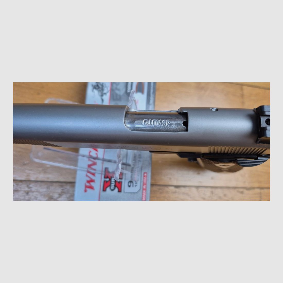 Sehr schöner 1911 von Smith & Wesson – In 45acp und 8 Schuss – 100% Edelstahl (kein Plastik!) – Smith-Bearbeitungen! – Sehr guter mechanischer und ästhetischer Zustand – Originalverpackung – TBE+, Bild 18 von 25