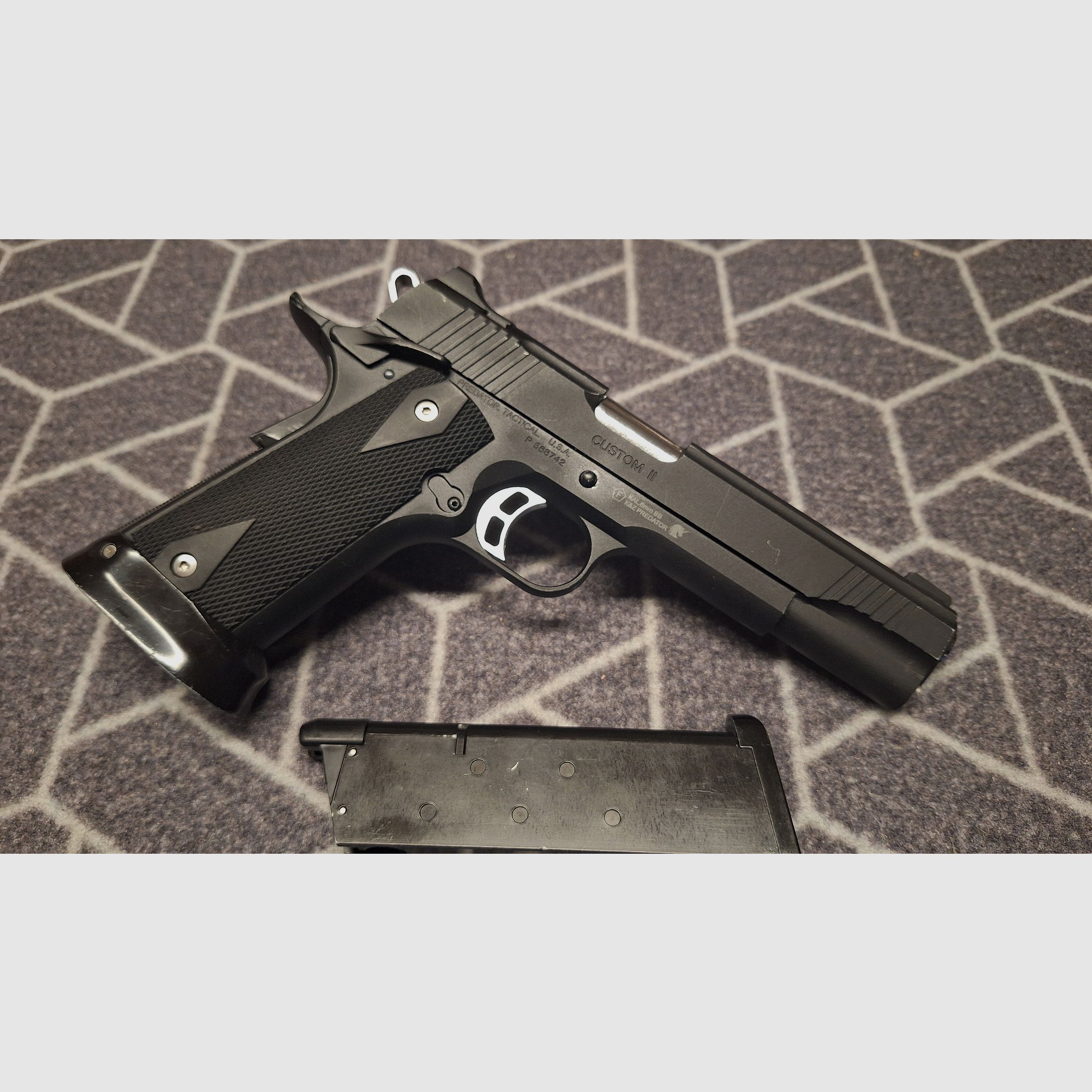 King Arms Predator Tactical Iron Shrike GBB Airsoft-Pistole