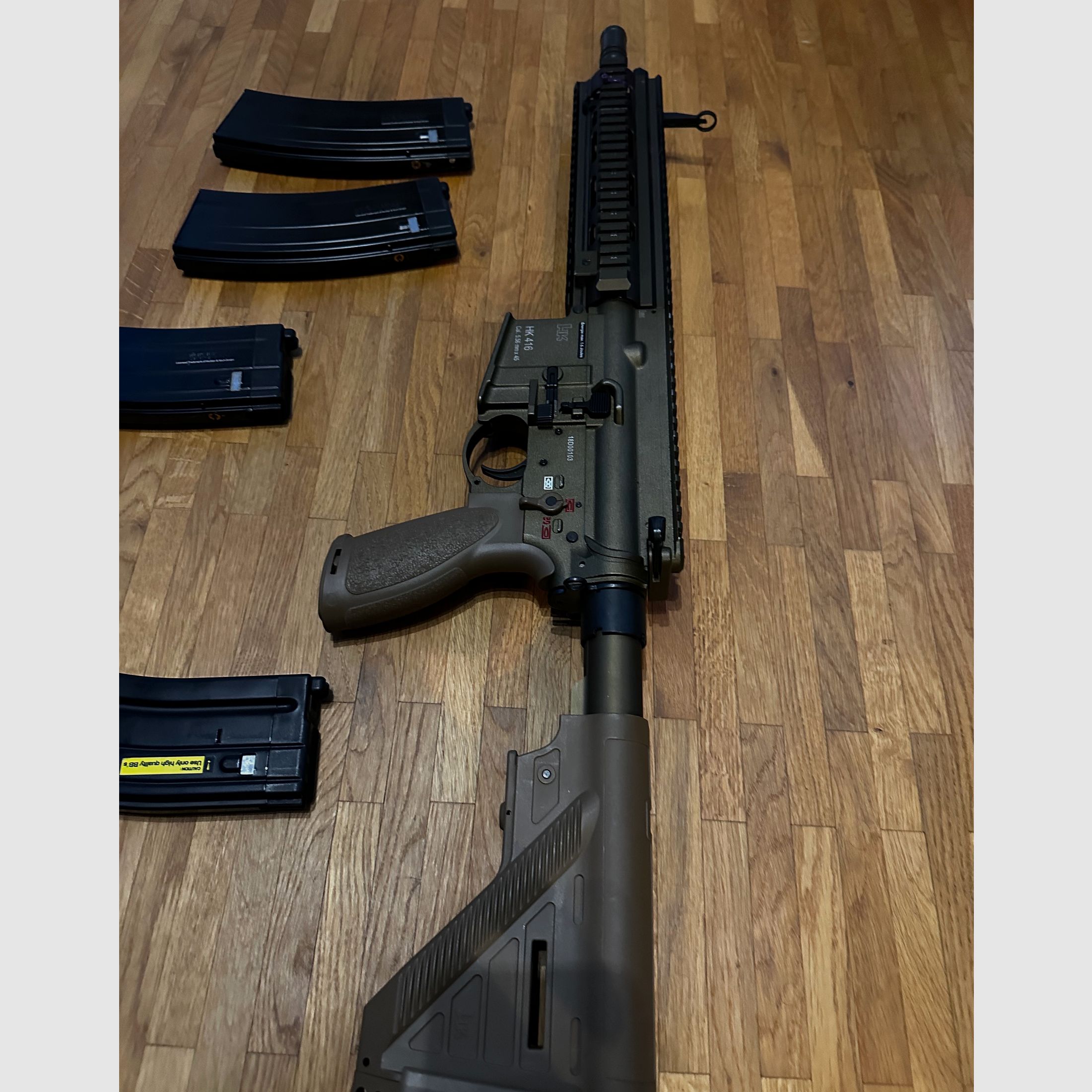 Heckler & Koch HK416 A5 métal plein Gaz-Blow-Back 6mm BB RAL 8000. avec 4 chargeurs au total !