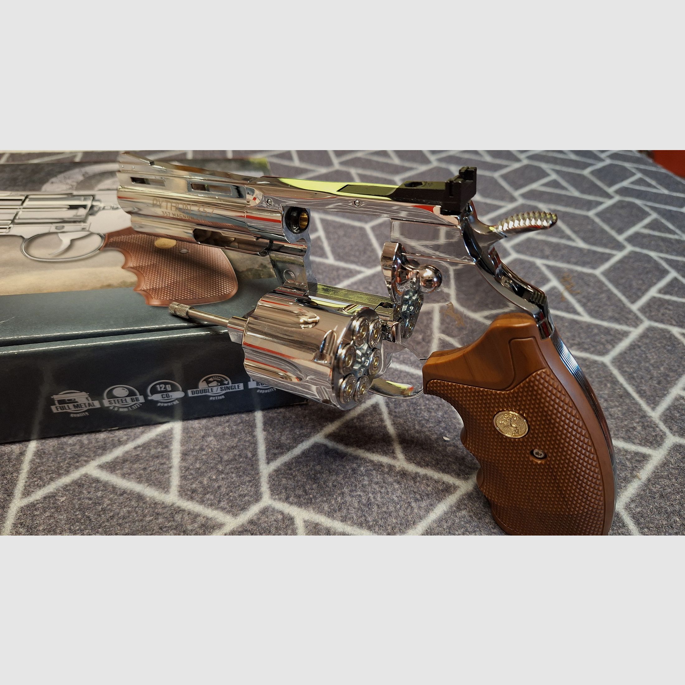 Colt Python 4" / Całość metalowa chromowana / 4,5 mm BB / CO2