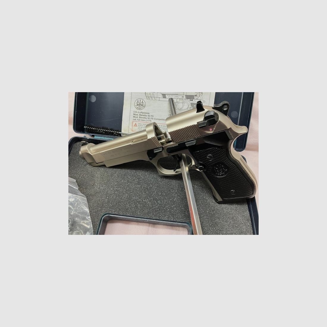 Pistola Co2 Umarex Modello Beretta 92 FS, calibro 4,5 mm