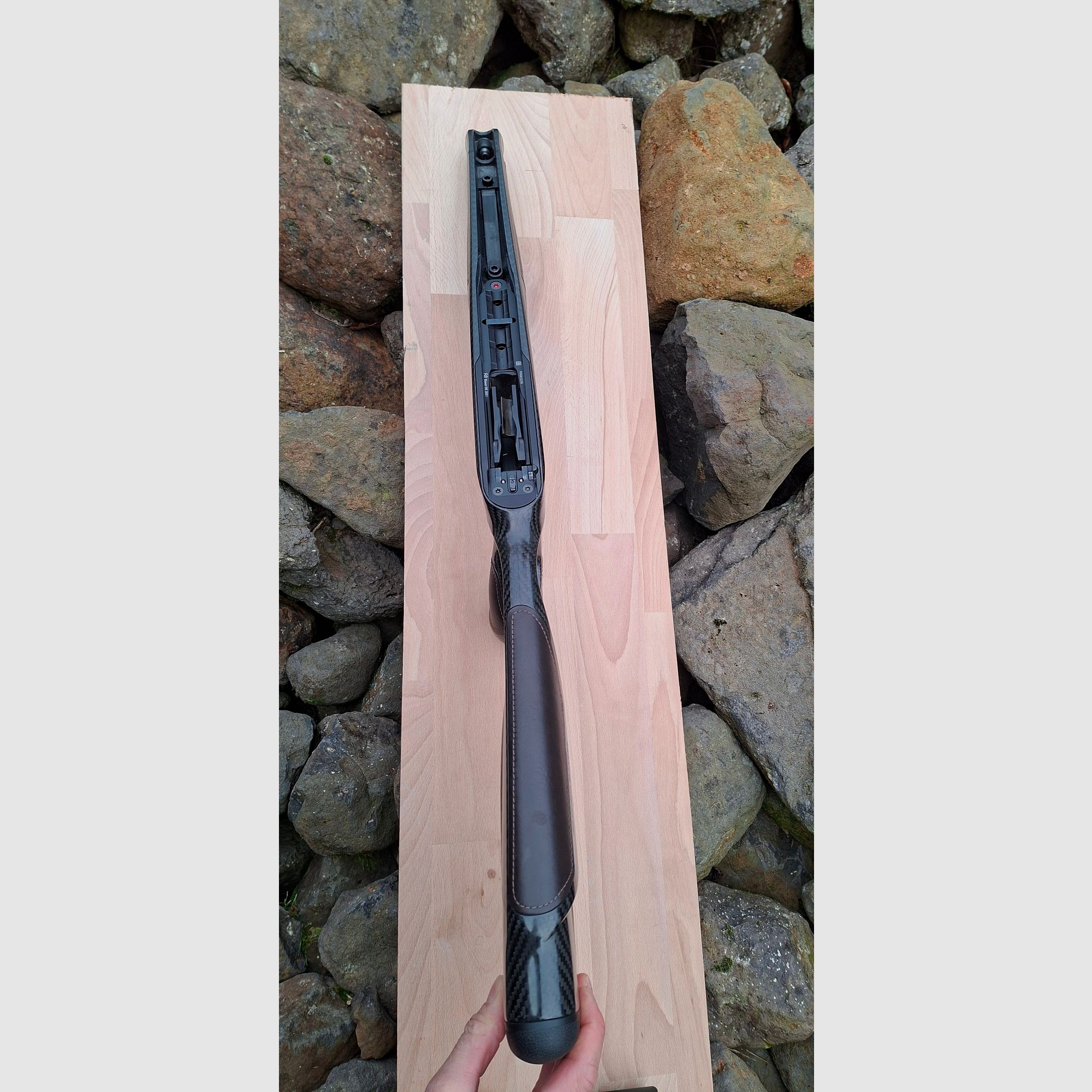 Blaser R8 Carbon Schaft (links) original mit Leder-Einlagen