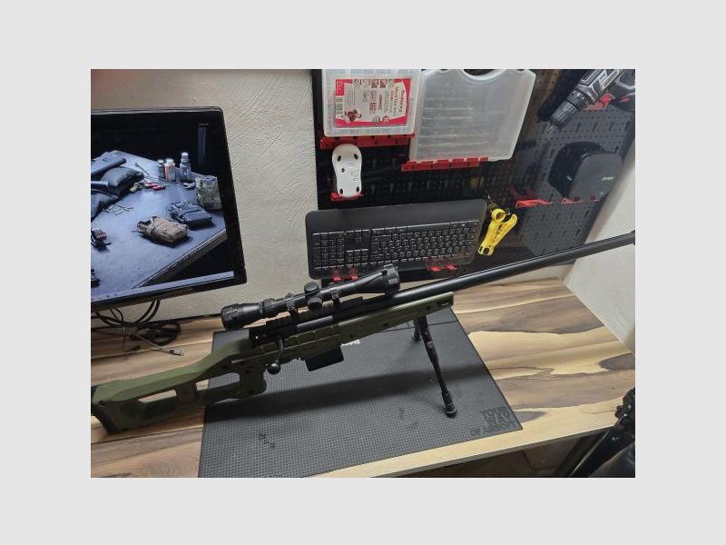 Well Russian Tactical (MB4409D) Feder-Repetiergewehr mit Zweibein und Zielfernrohr