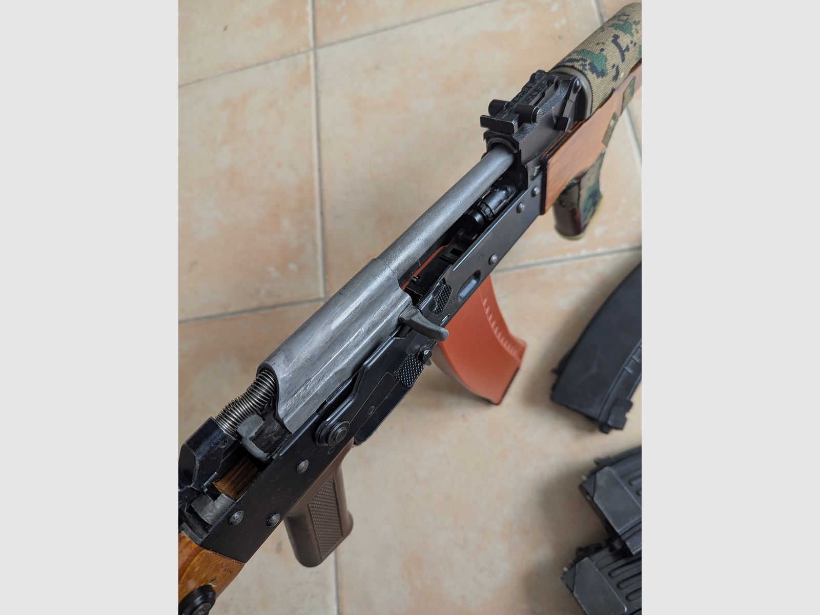 Airsoft Echtholz Stahl AK 74 GBBR und Magazine