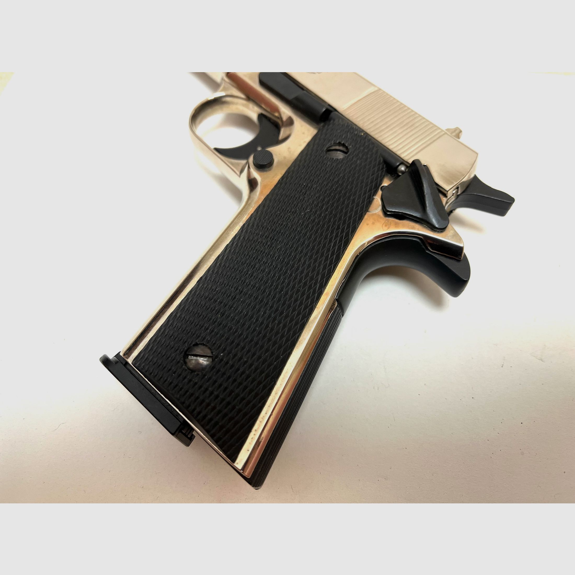 ••• Colt Government 1911 grips - plastic - original •••