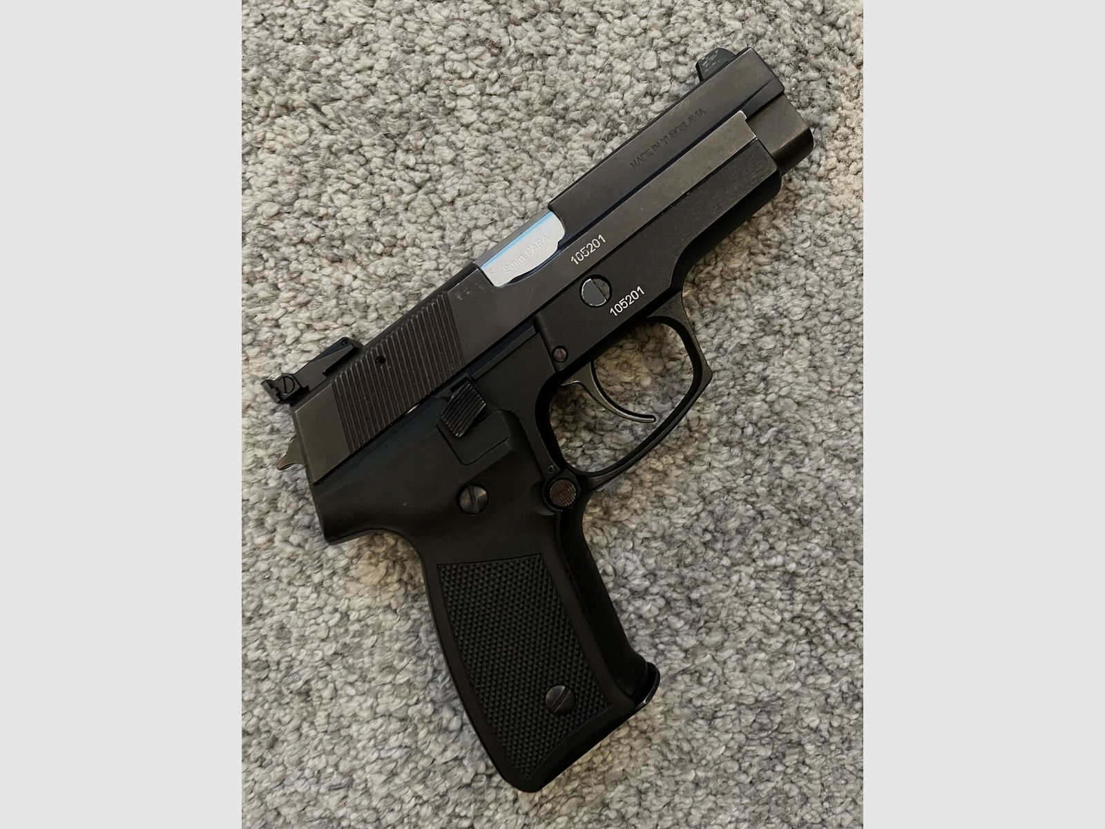 Cz Crevna Zastava/ 99 / Sig Sauer 220
