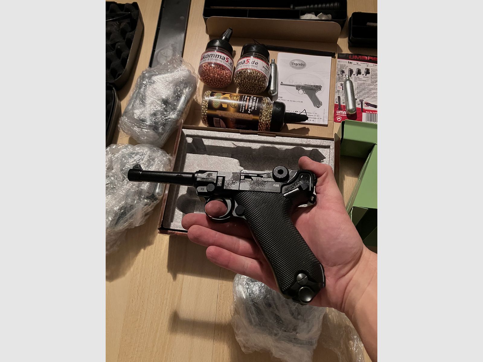 Luger P08 4.5mm Blowback z wyposażeniem