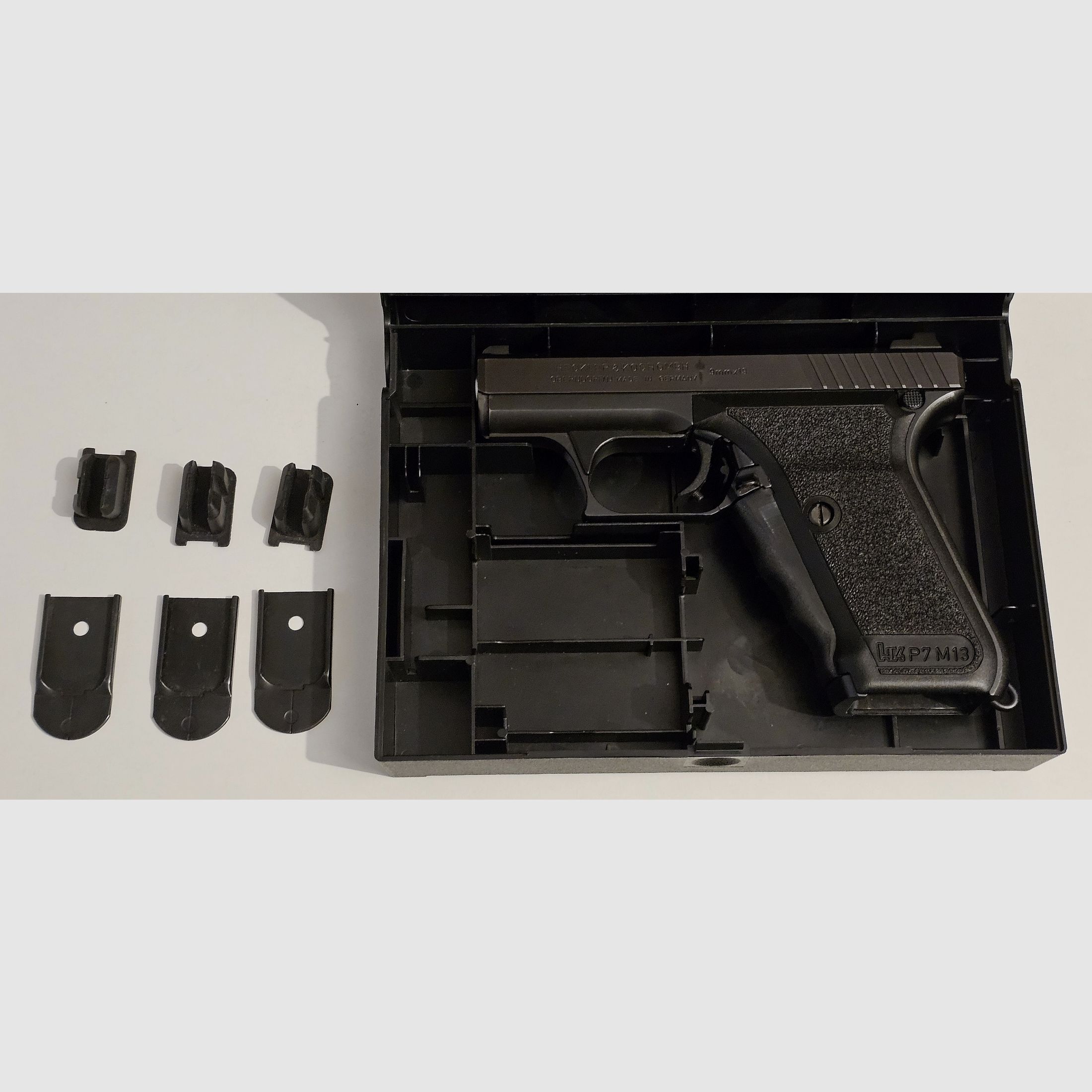 HK P7, Heckler & Koch P7 M13, 9mm, including 3 magazines, original manufacturer's box and instruction manual