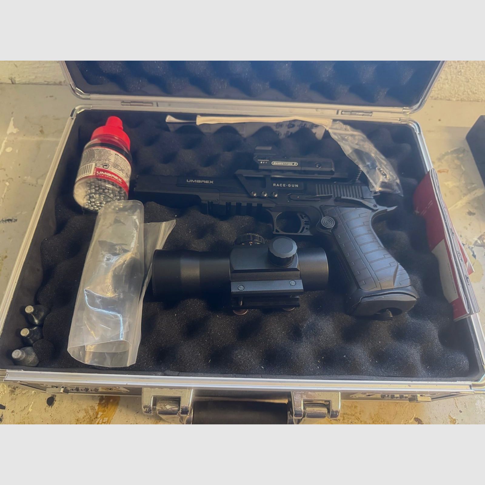 UX CO2 Pistole Racegun Set mit Leuchtpunktvisier - UVP 189,90€